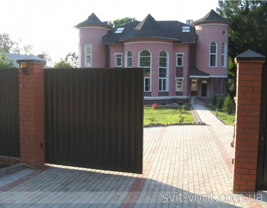 Ворота частного дома